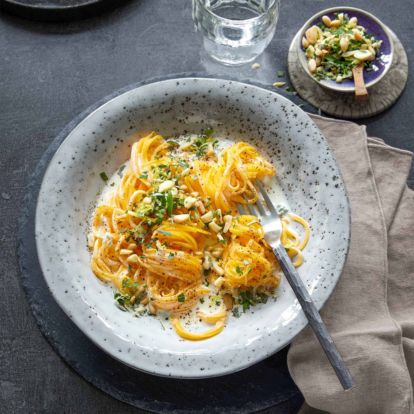 Kürbis-Spaghetti an cremiger Sauce