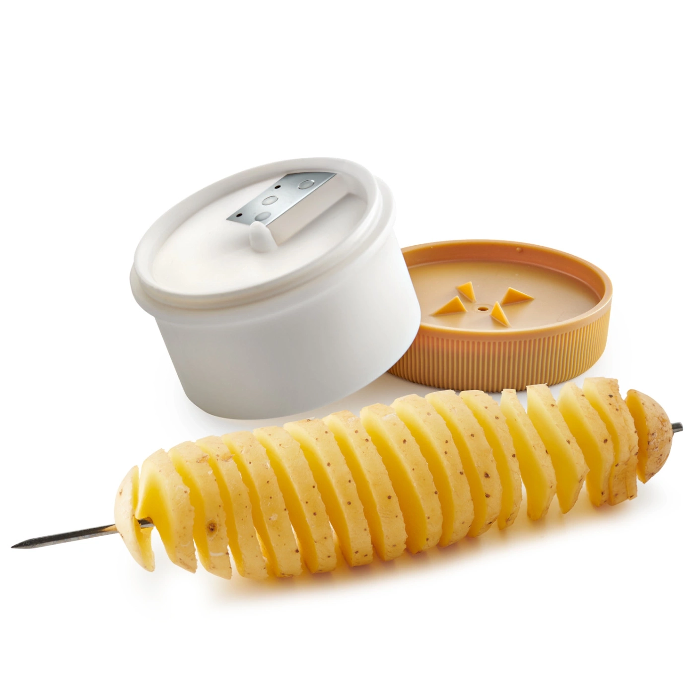 Kartoffelschneider mit Kartoffel auf Spieß und Deckel, weiß und braun.