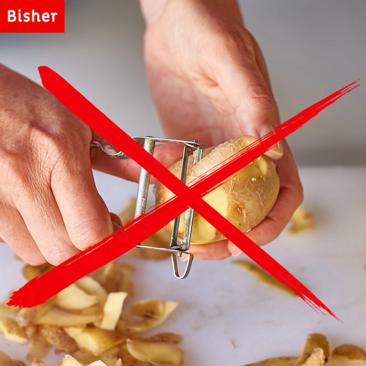 Mains épluchant du gingembre avec un éplucheur, croix rouge, ne pas éplucher, Bisher.