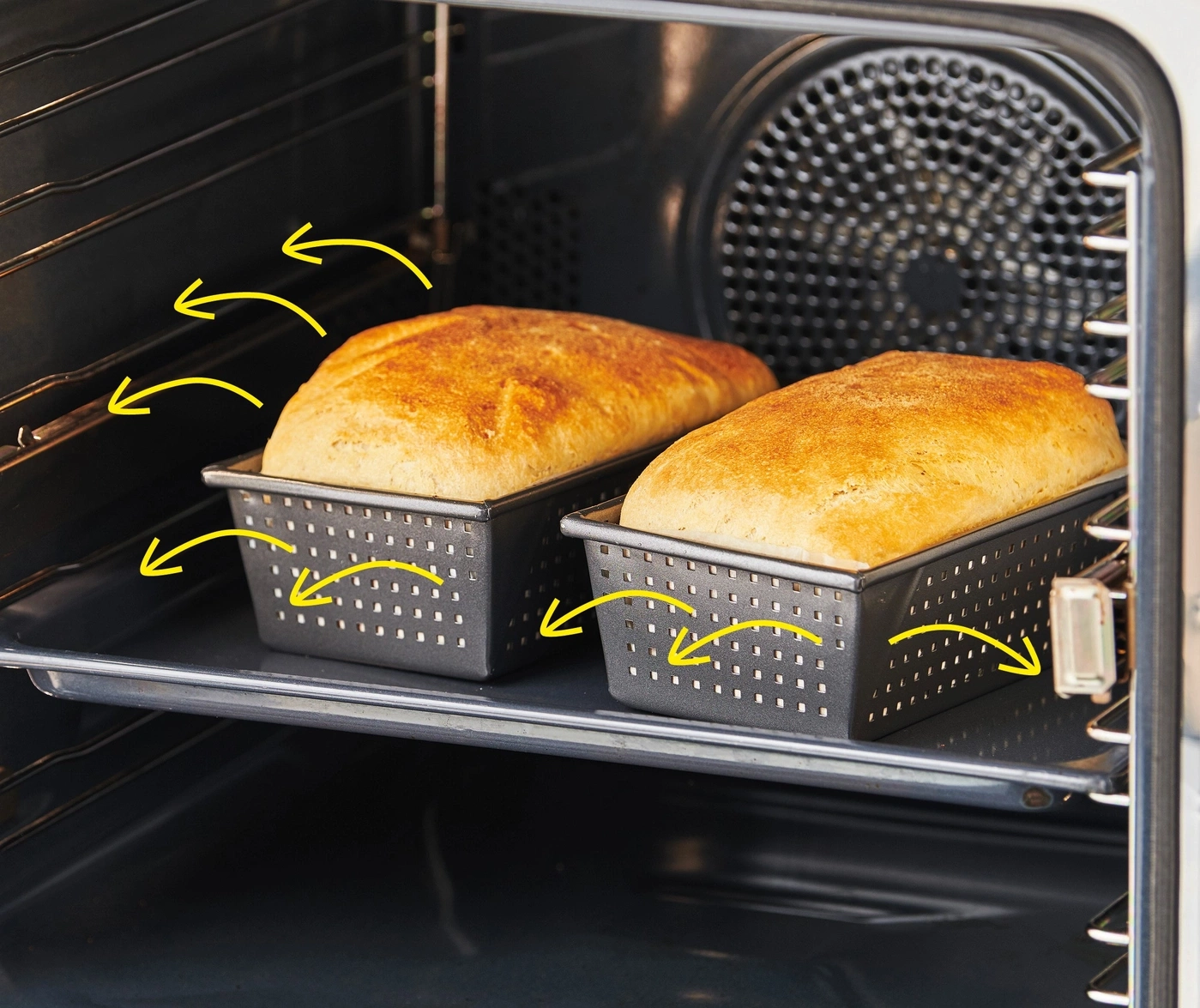 Brot im Ofen, Backen, Wärme, Küche, Essen, goldbraun, lecker, frisch, heiß, gebacken
