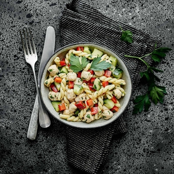 Nudelsalat mit Klößchen