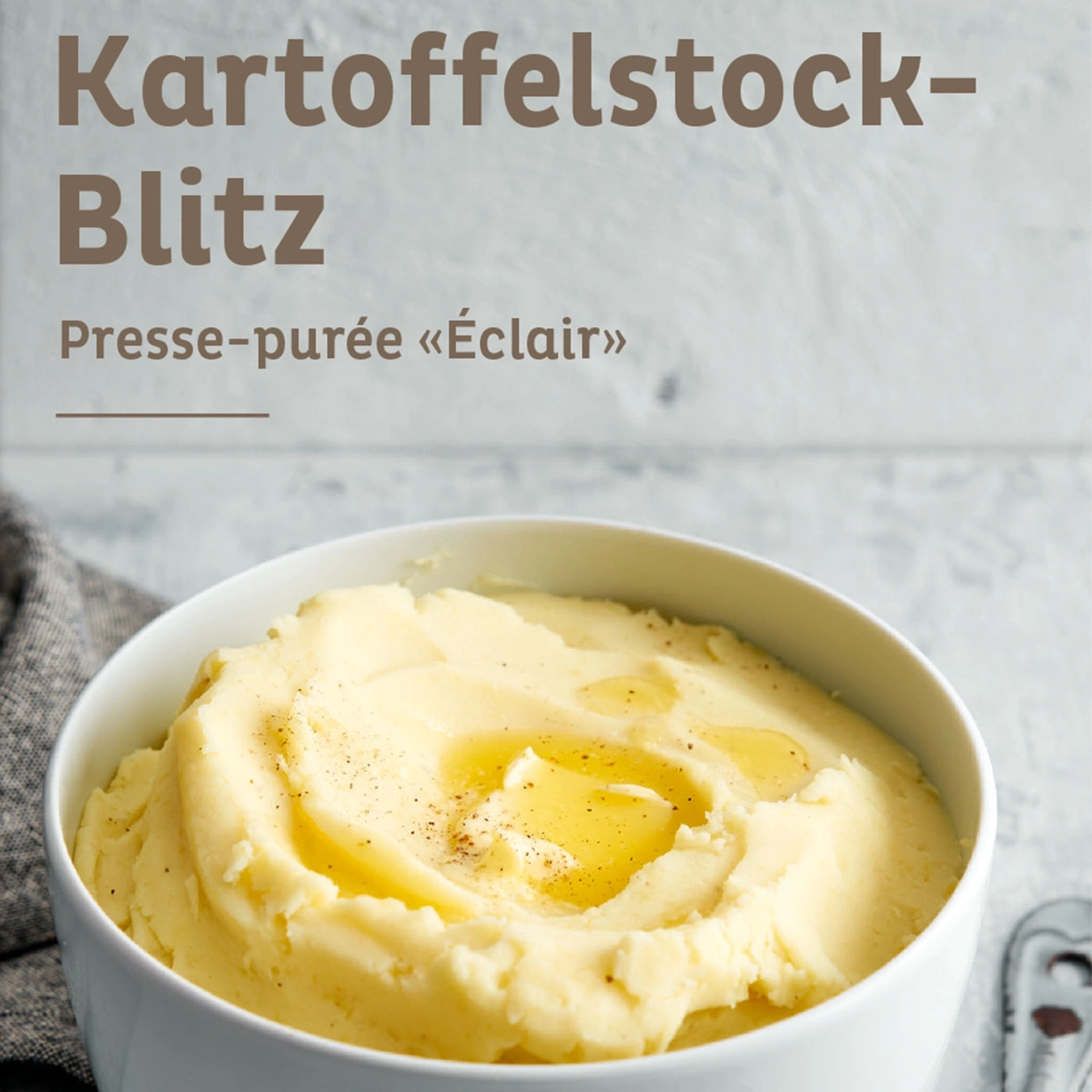 Kartoffelstock-Blitz, purée de pommes de terre «Éclair» dans un bol avec du beurre