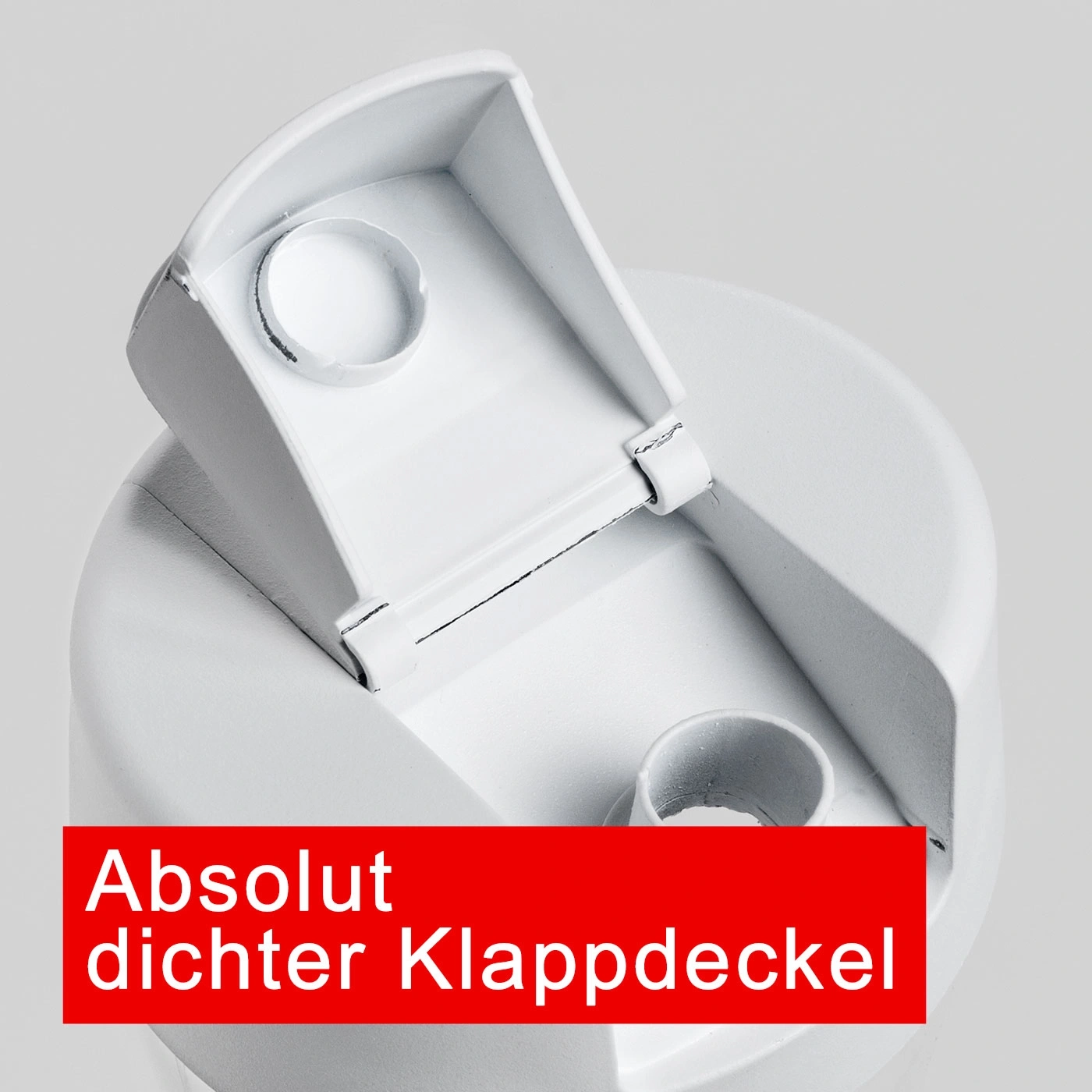Weißes Objekt mit rotem Text: Absolut dichter Klappdeckel. Detailaufnahme.