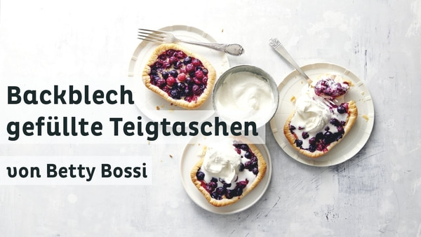 Tartelettes aux fruits rouges et crème, recette de Betty Bossi, sur une plaque