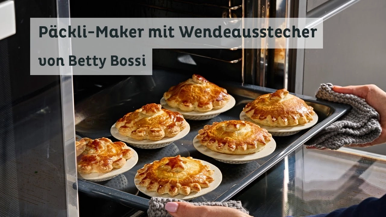 Pâtisseries dorées au four, Päckli-Maker avec emporte-pièce rotatif de Betty Bossi, cuites