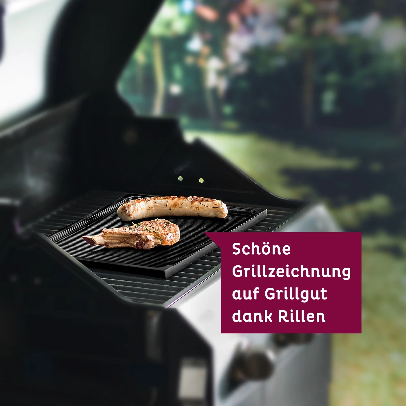 Grill mit Wurst und Fleisch, Text: Schöne Grillzeichnung auf Grillgut dank Rillen