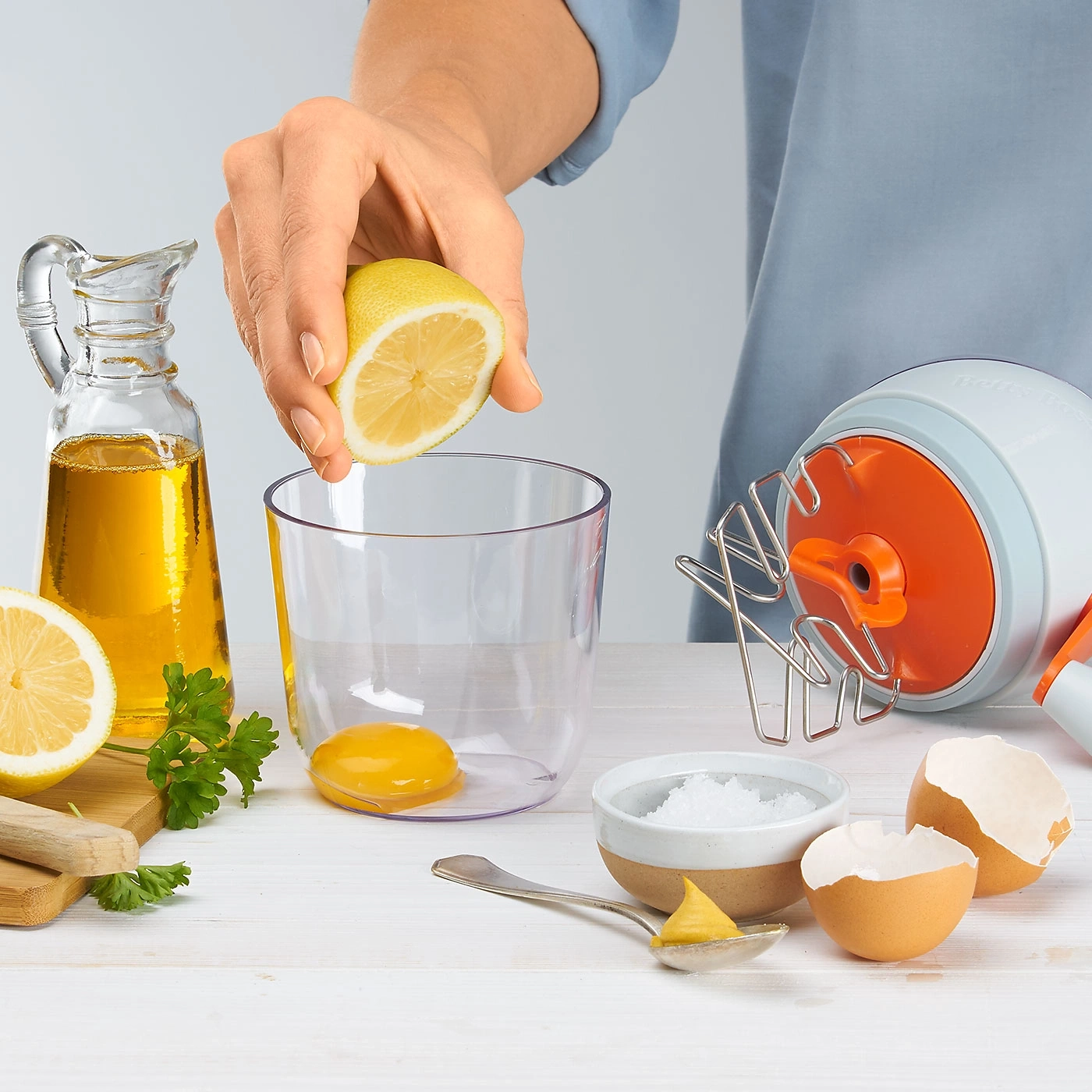 Citron, œuf, huile, ingrédients pour mayonnaise, batteur à main, préparation, cuisine, nourriture, cuisine, recette