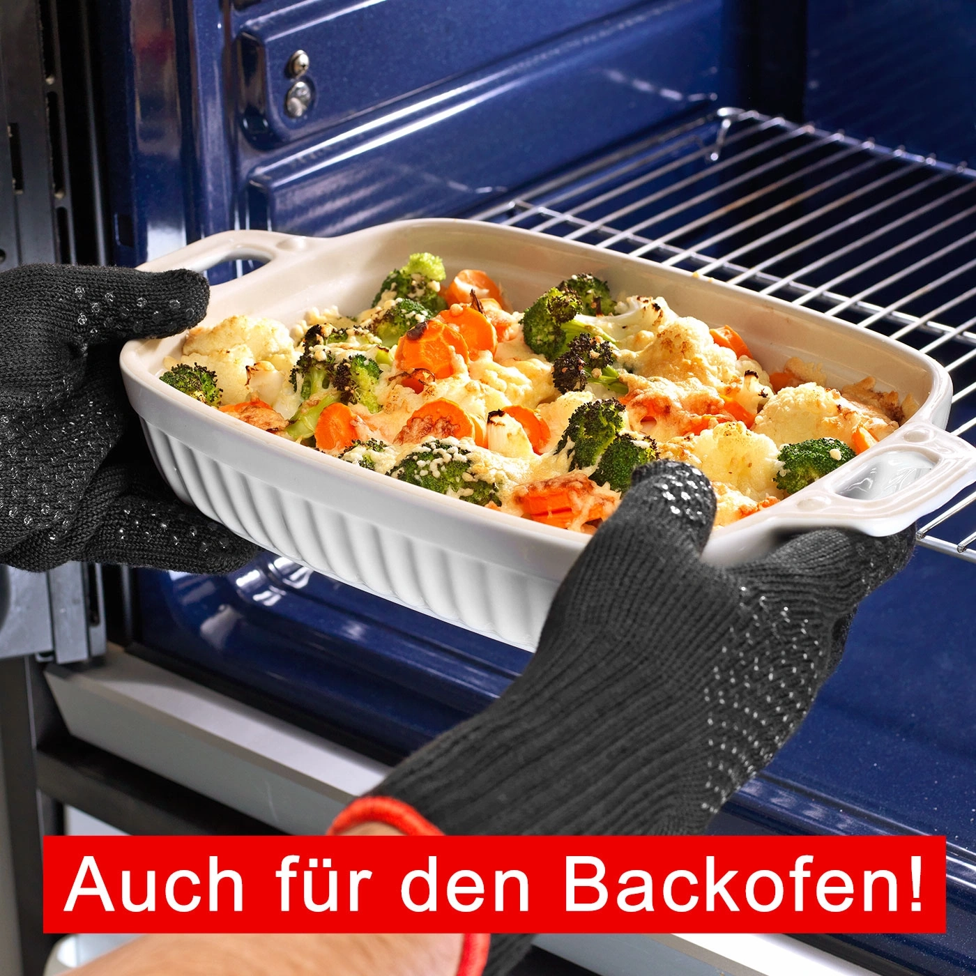 Plat au four avec légumes. Mains avec gants de cuisine. Texte: Aussi pour le four!