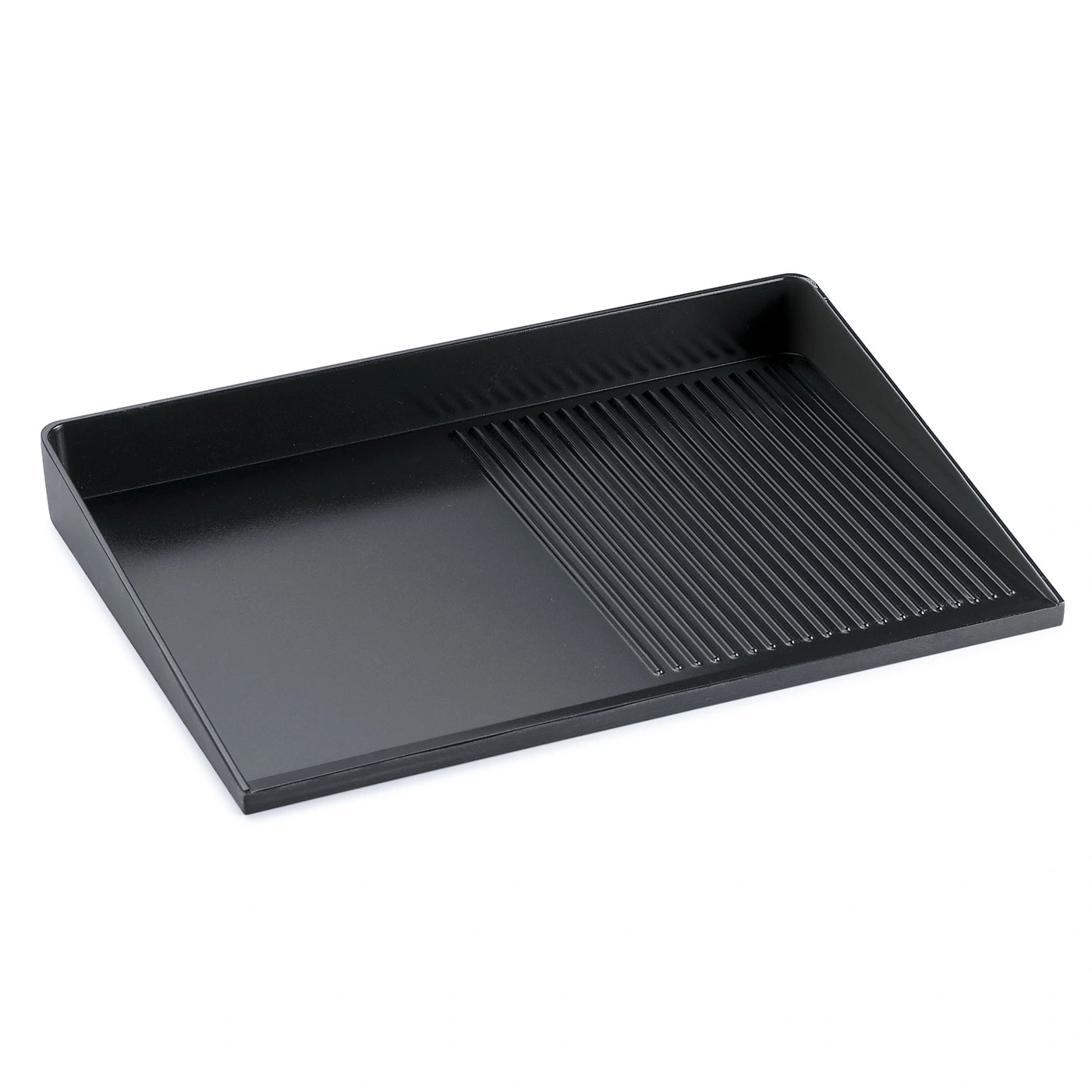 Schwarze Grillplatte mit geriffelter Oberfläche und flachem Design für das Kochen von Speisen.