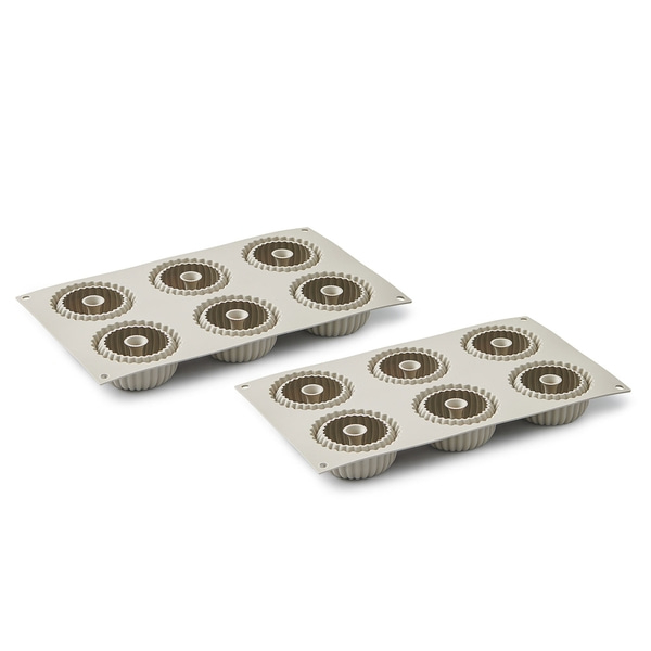 Zwei Backformen mit jeweils sechs kleinen Kuchenformen, grau.
