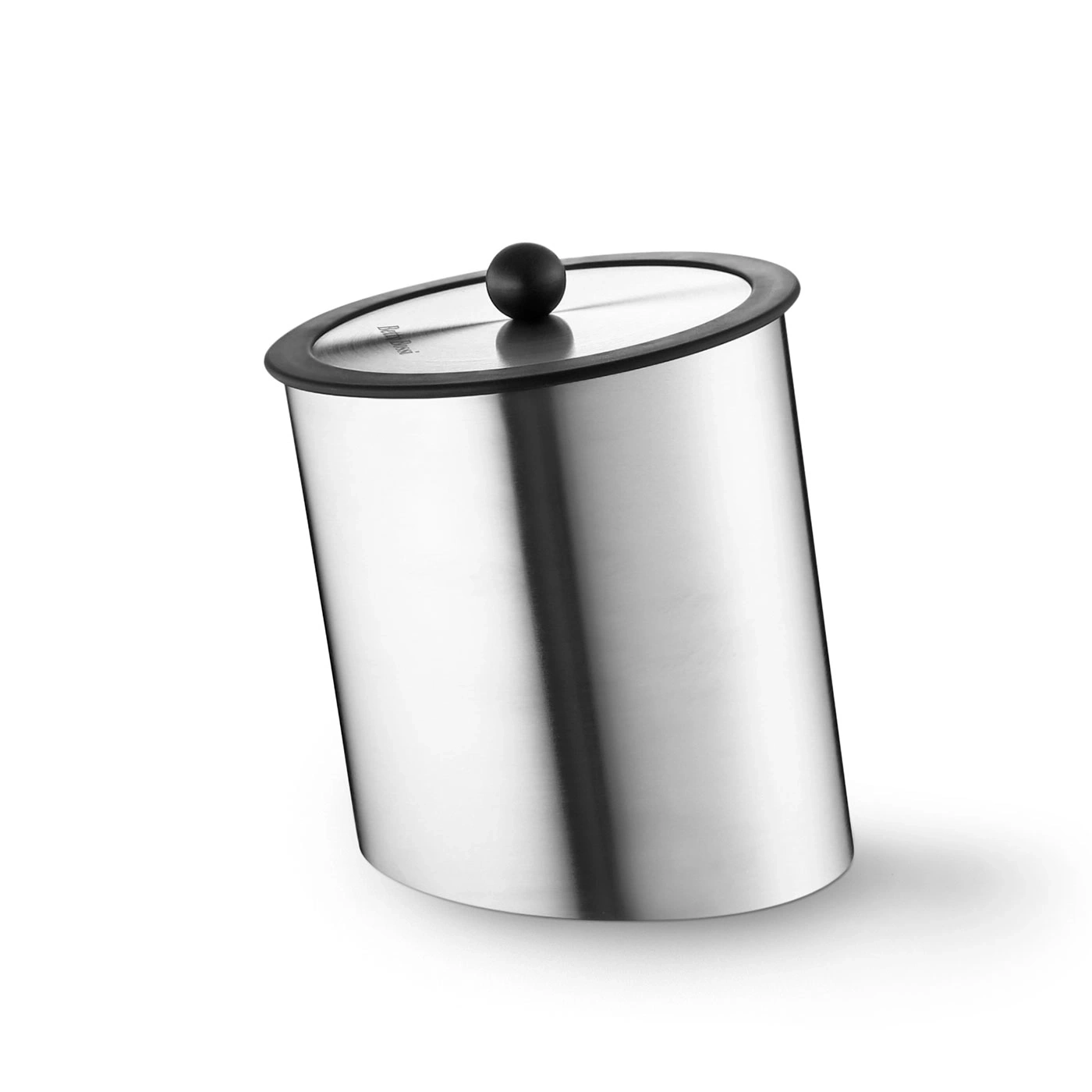 Seau à glace en acier inoxydable avec couvercle et poignée noire, isolé sur fond blanc.