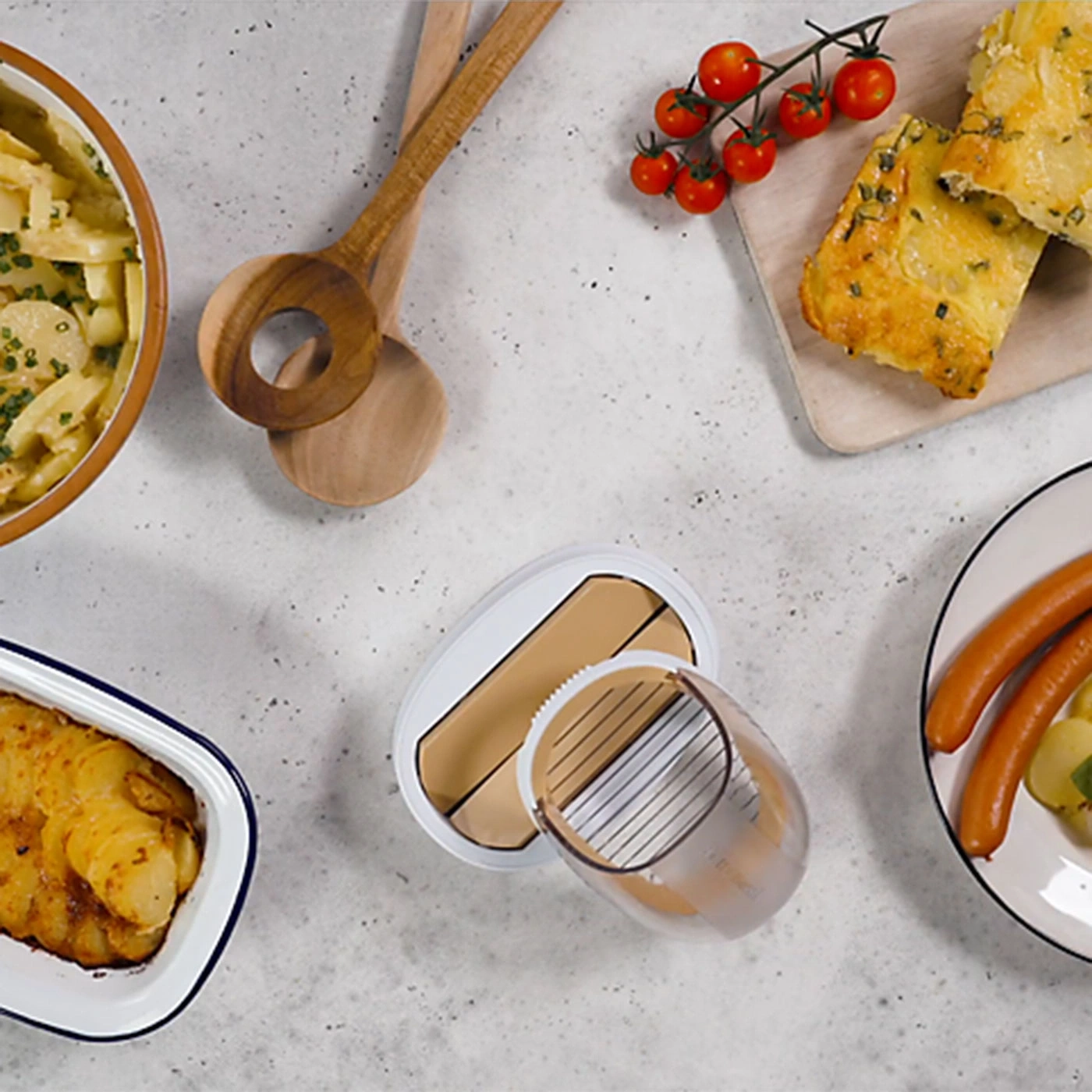 Essen, Holzutensilien, Tomaten, Wurst, Kartoffeln, Teller, Küche, Mahlzeit, Essen, Gemüse