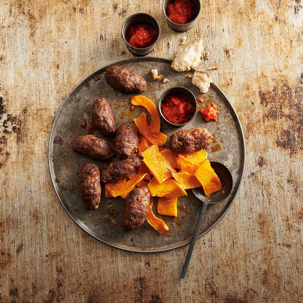 Cevapcici und Kürbis aus dem Ofen
