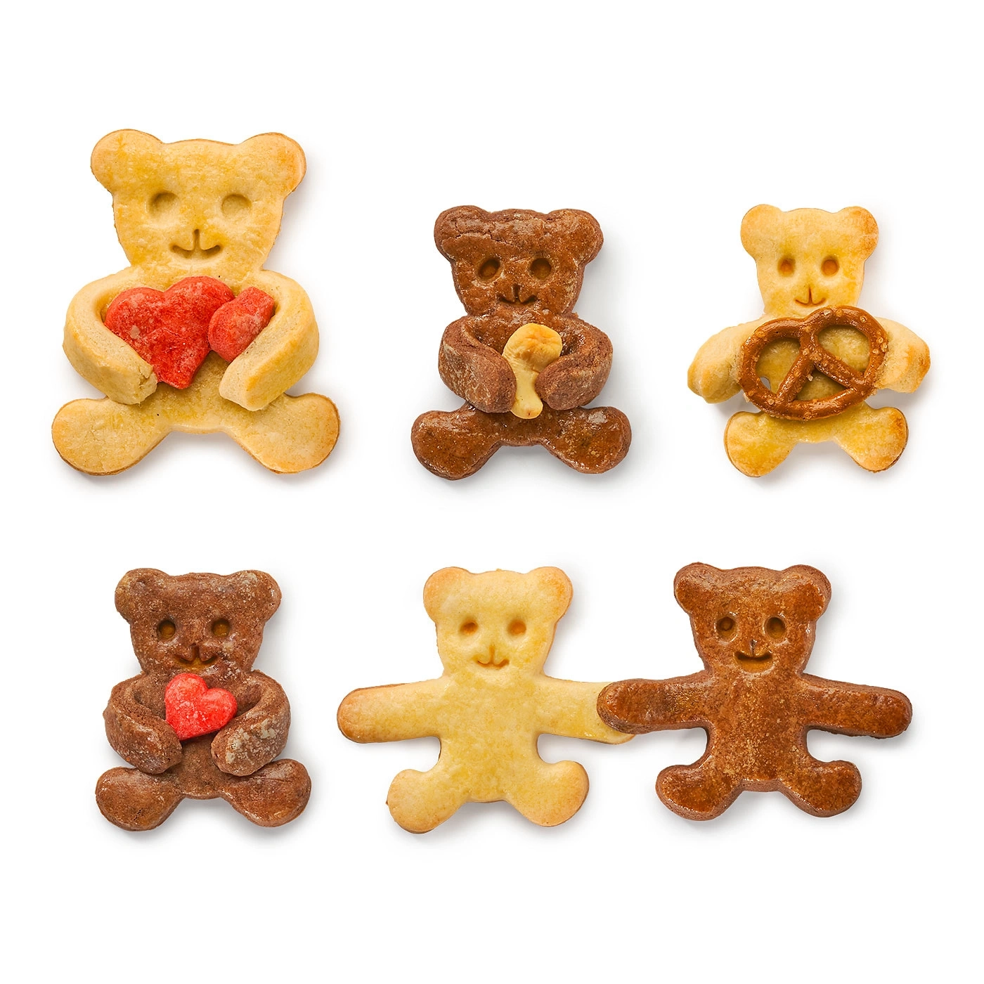 Six biscuits en forme d'ours, de couleurs et décorations variées, sur fond blanc.