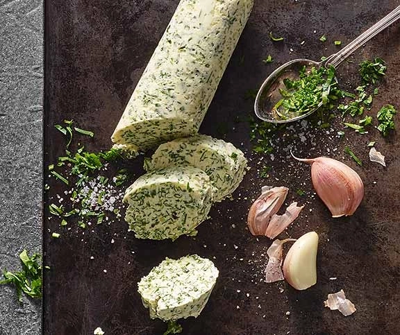 Kräuterbutter, Knoblauch, Kräuter, Salz, Löffel, Nahaufnahme, rustikal, Essen, Zutaten