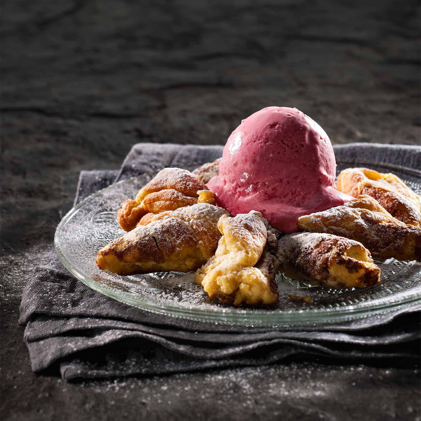 Kaiserschmarrn mit Himbeer-Kokos-Glace