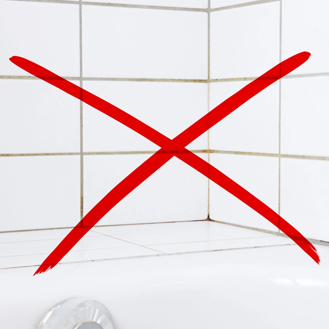 Rotes X auf weißen Fliesen, Badezimmer, Reinigung, Hygiene, Schimmel