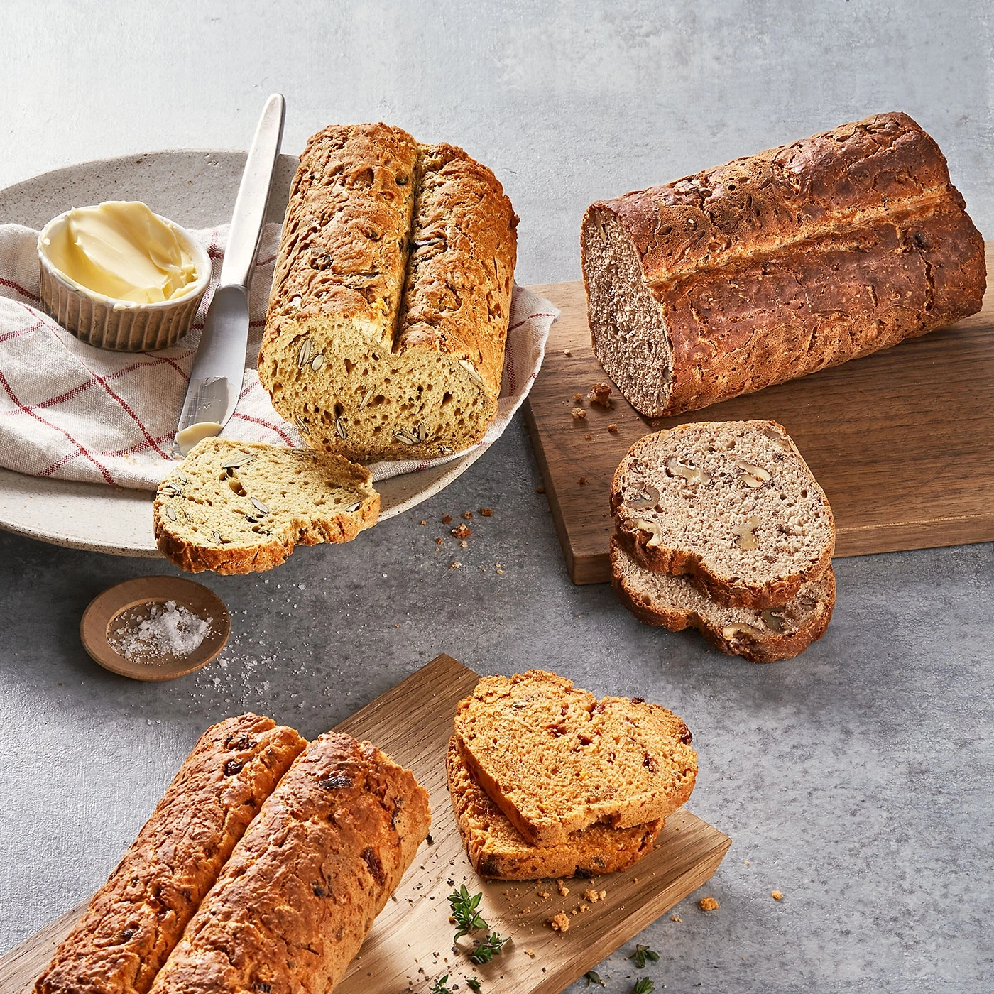 Pain, beurre, couteau, sel, planche de bois, rustique, délicieux, nourriture, petit déjeuner, boulangerie, cuisine