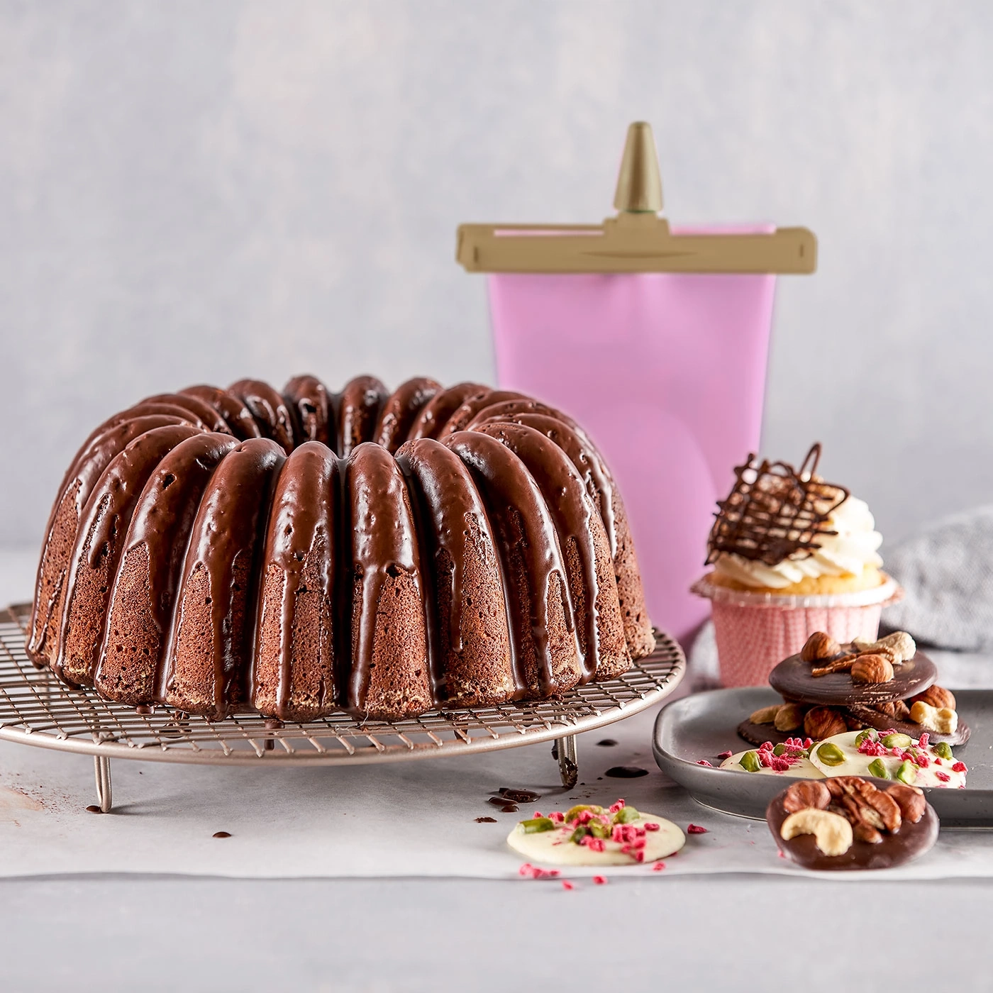 Schokoladenkuchen, Cupcake, Schokoladenplätzchen, rosa Beutel, Backwaren, Dessert