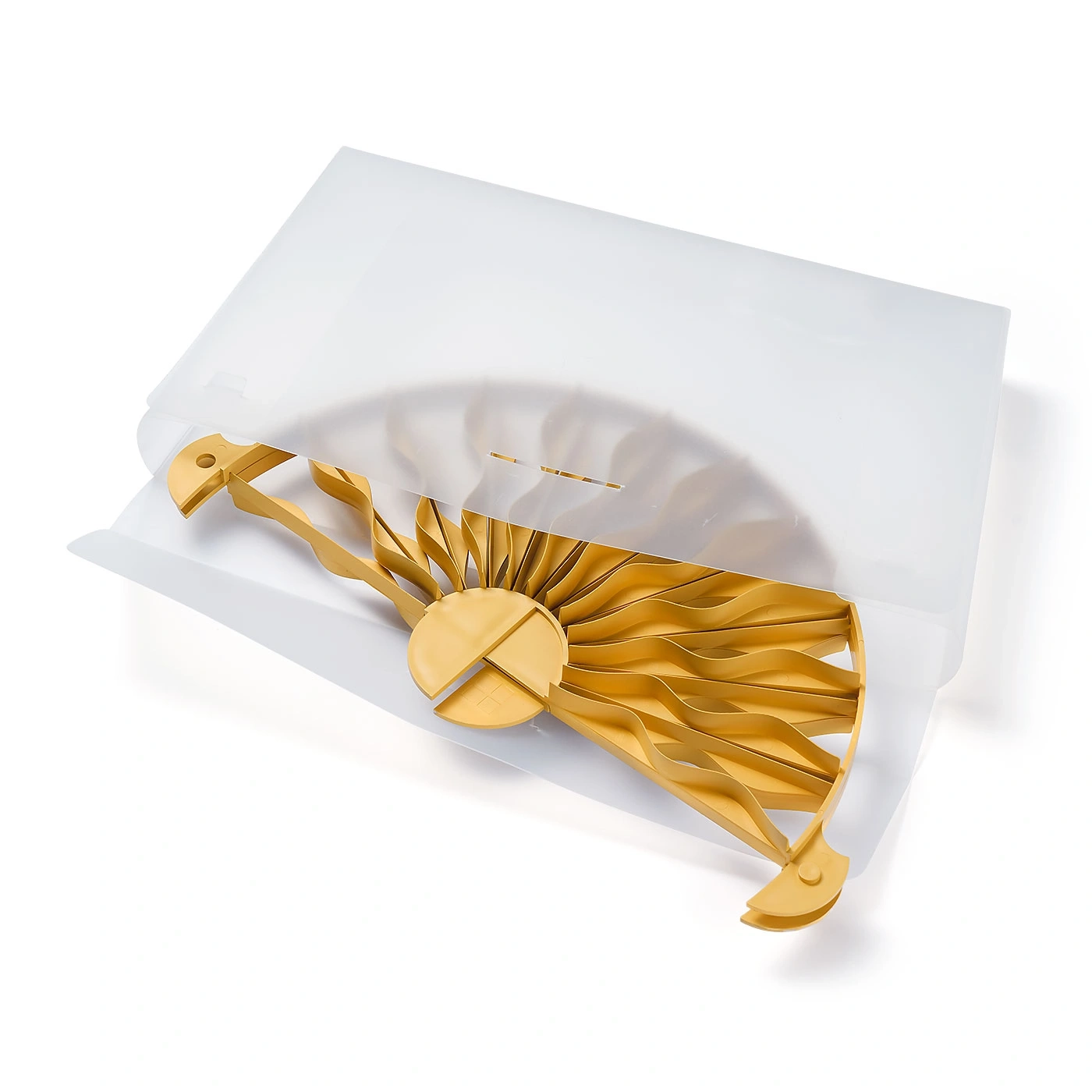 Objet jaune en forme de soleil dans une enveloppe blanche, design, art, jaune