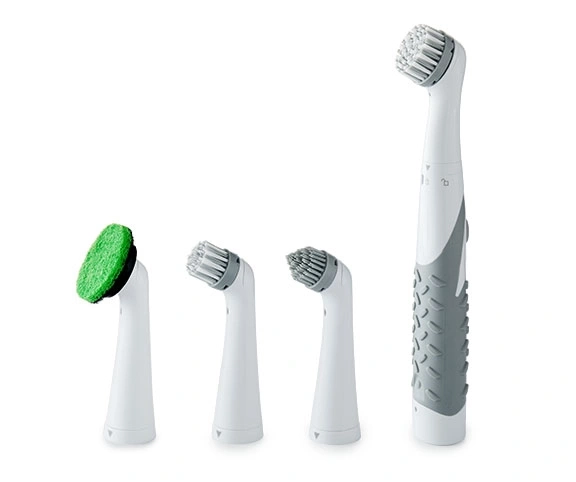 Outil de nettoyage avec différentes têtes de brosse pour la maison